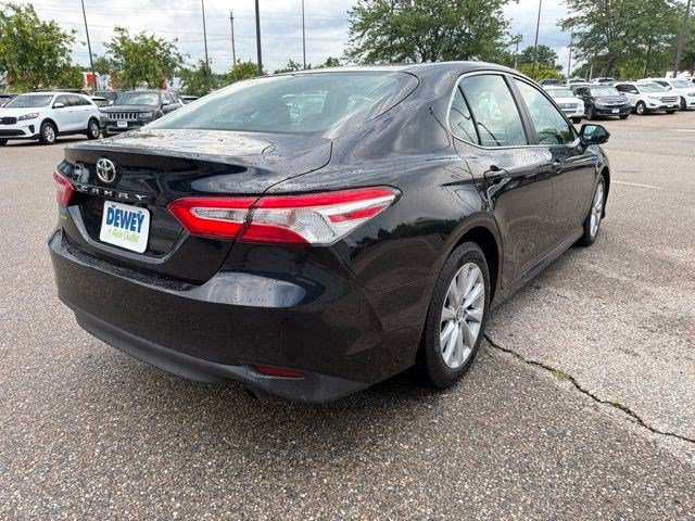 Used 2018 Toyota Camry LE FWD image 5