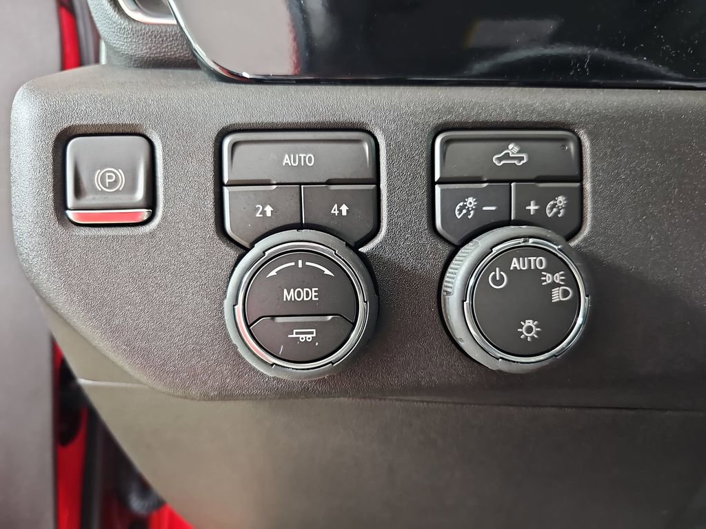 Certified 2026 Chevrolet Silverado 1500 LT image 30