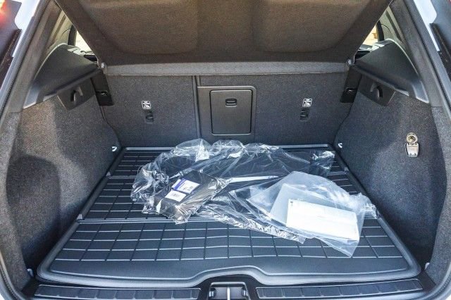 New 2026 Volvo XC40 B5 Plus w/ Protection Package Premier image 25