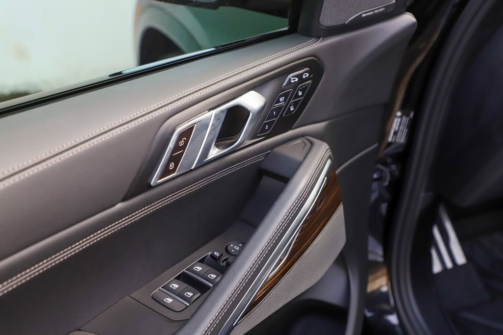 Used 2024 BMW X6 xDrive40i w/ Executive Package image 33