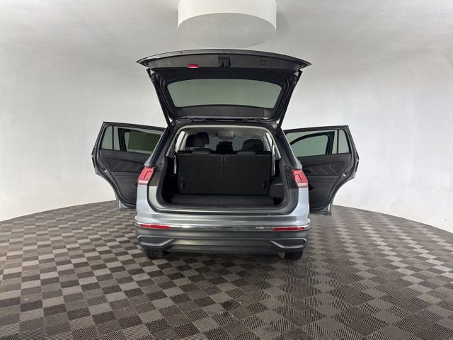 Used 2024 Volkswagen Tiguan SE image 19