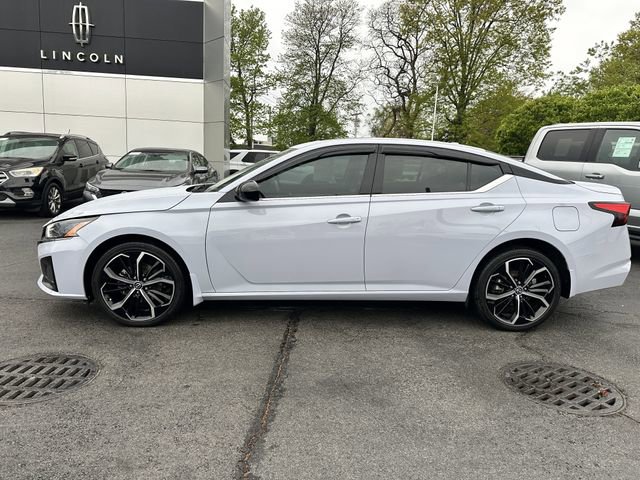 Used 2024 Nissan Altima 2.5 SR w/ SR Premium Package AWD/4WD image 8
