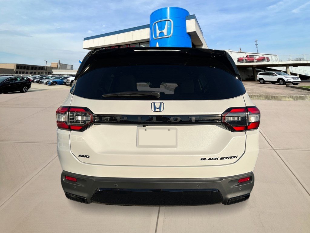 New 2026 Honda Pilot Black Edition image 4