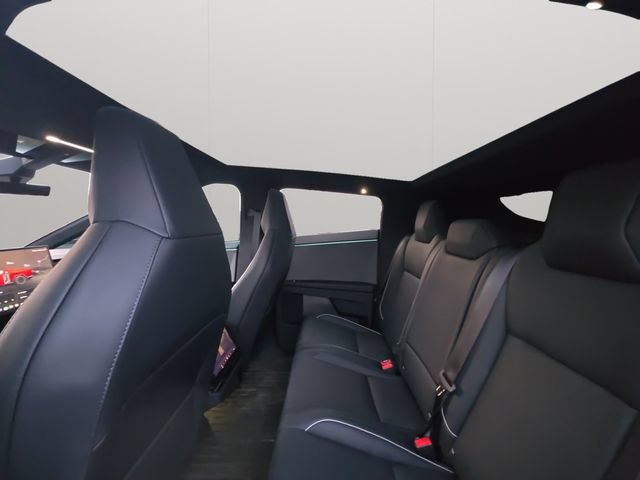 Used 2024 Tesla Cybertruck AWD Crew Cab image 11