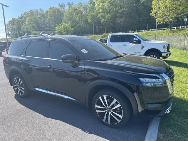 Used 2025 Nissan Pathfinder Platinum w/ Cargo Package image 14