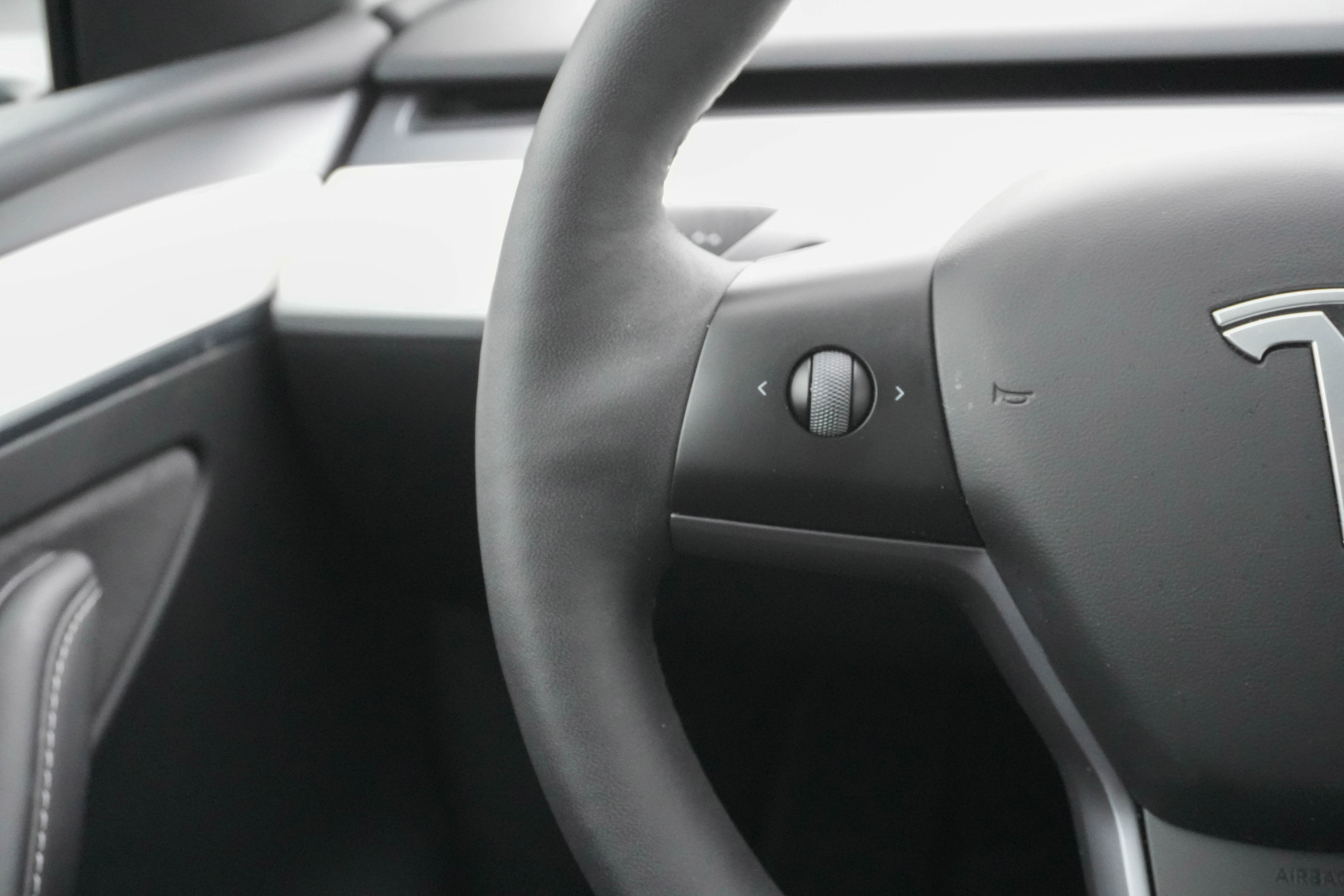 Used 2024 Tesla Model Y Performance image 18