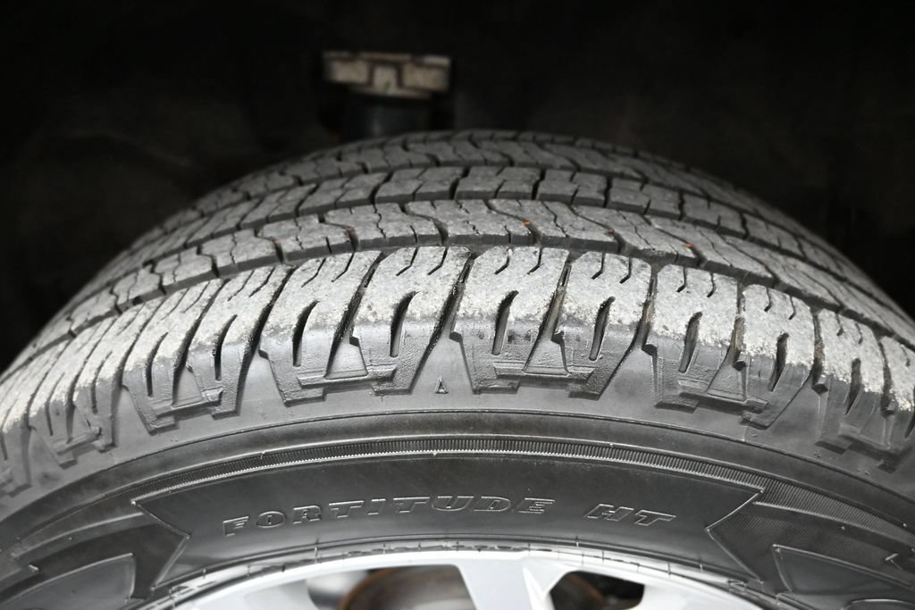 Used 2023 Jeep Grand Cherokee Limited AWD/4WD image 2
