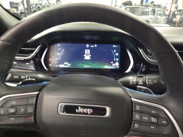 Used 2023 Jeep Grand Cherokee Trailhawk AWD/4WD image 16