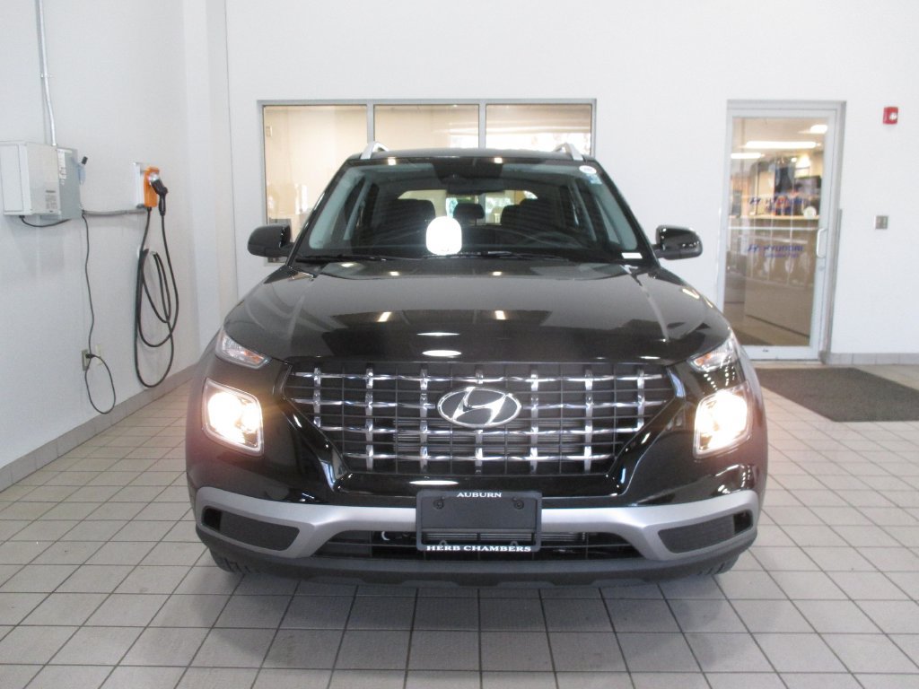 New 2026 Hyundai Venue SEL FWD image 2