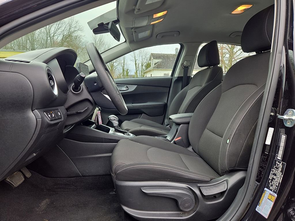 Used 2023 Kia Forte LXS w/ LXS Technology Package FWD image 13