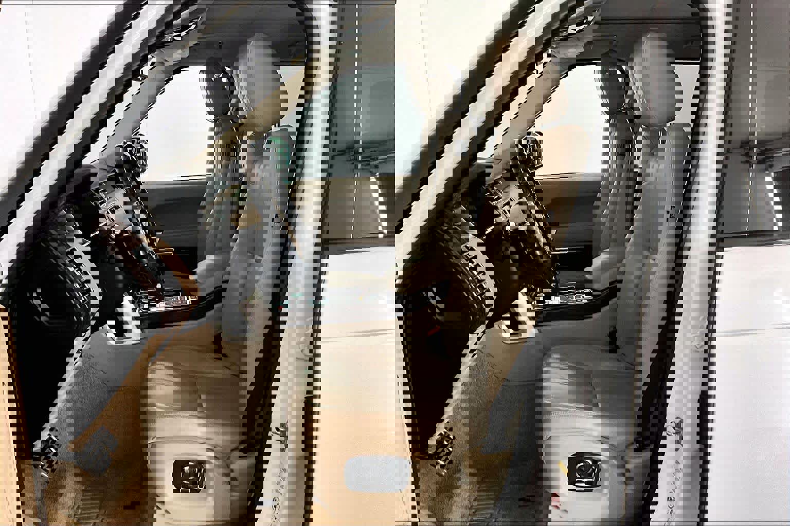 Used 2016 Land Rover Range Rover Supercharged image 9