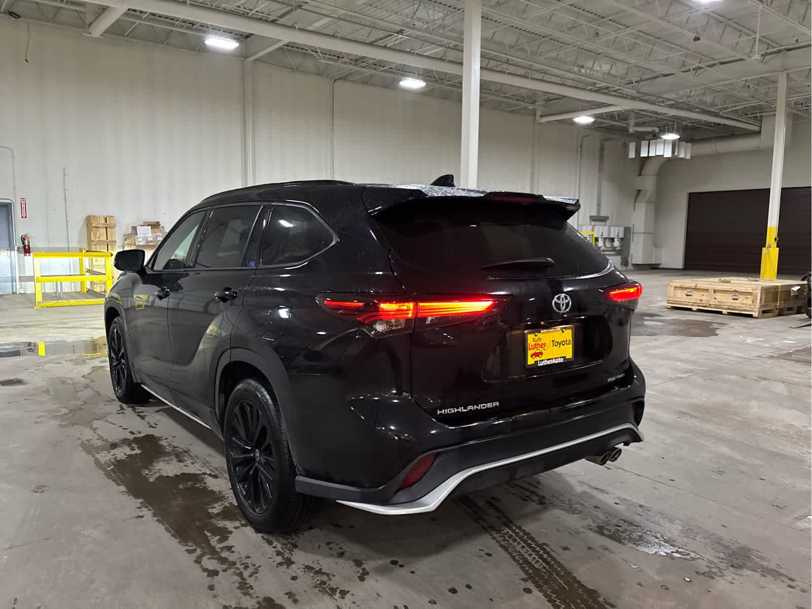 Used 2025 Toyota Highlander XSE image 4