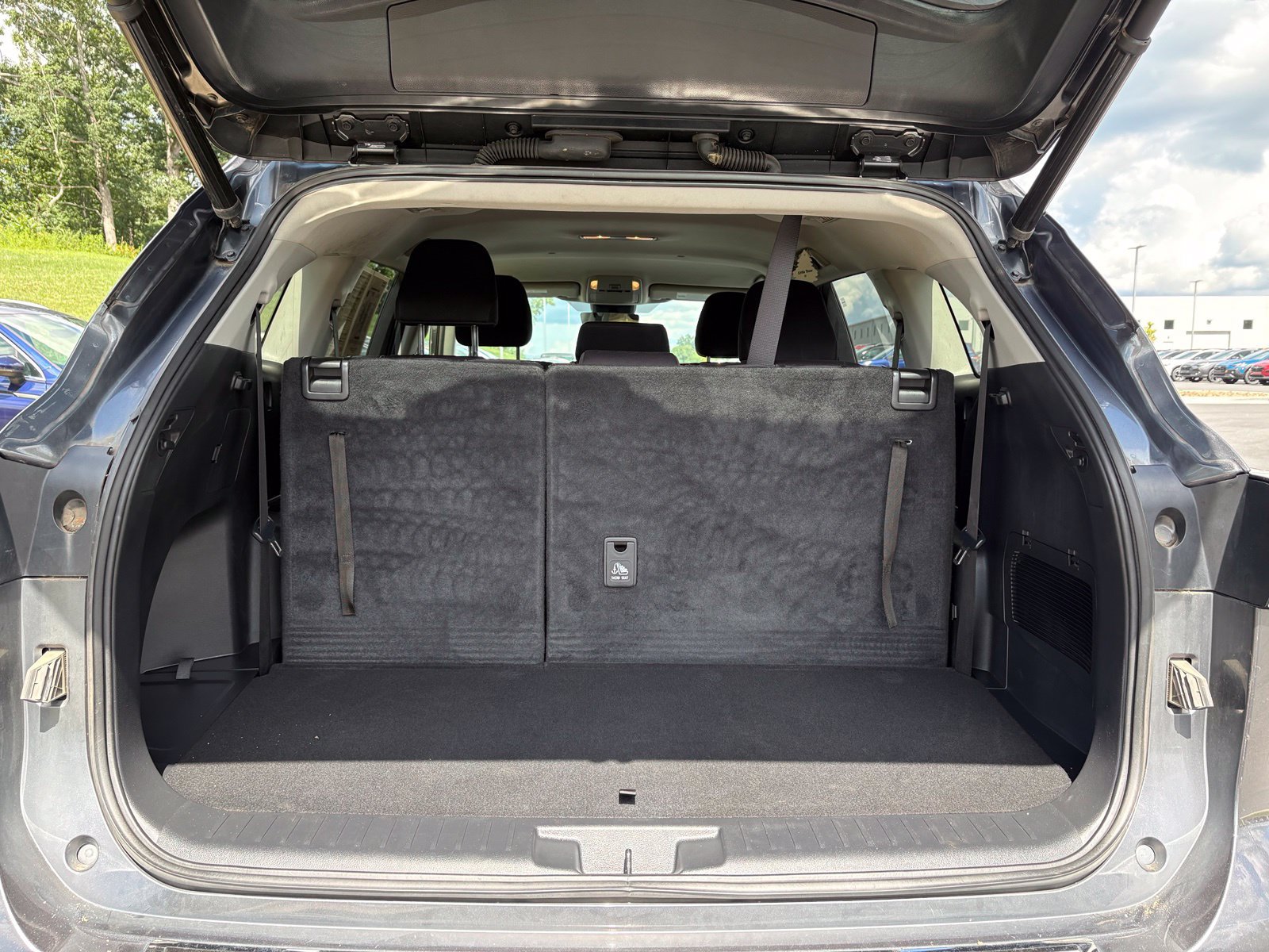 Used 2022 Toyota Highlander LE FWD image 12