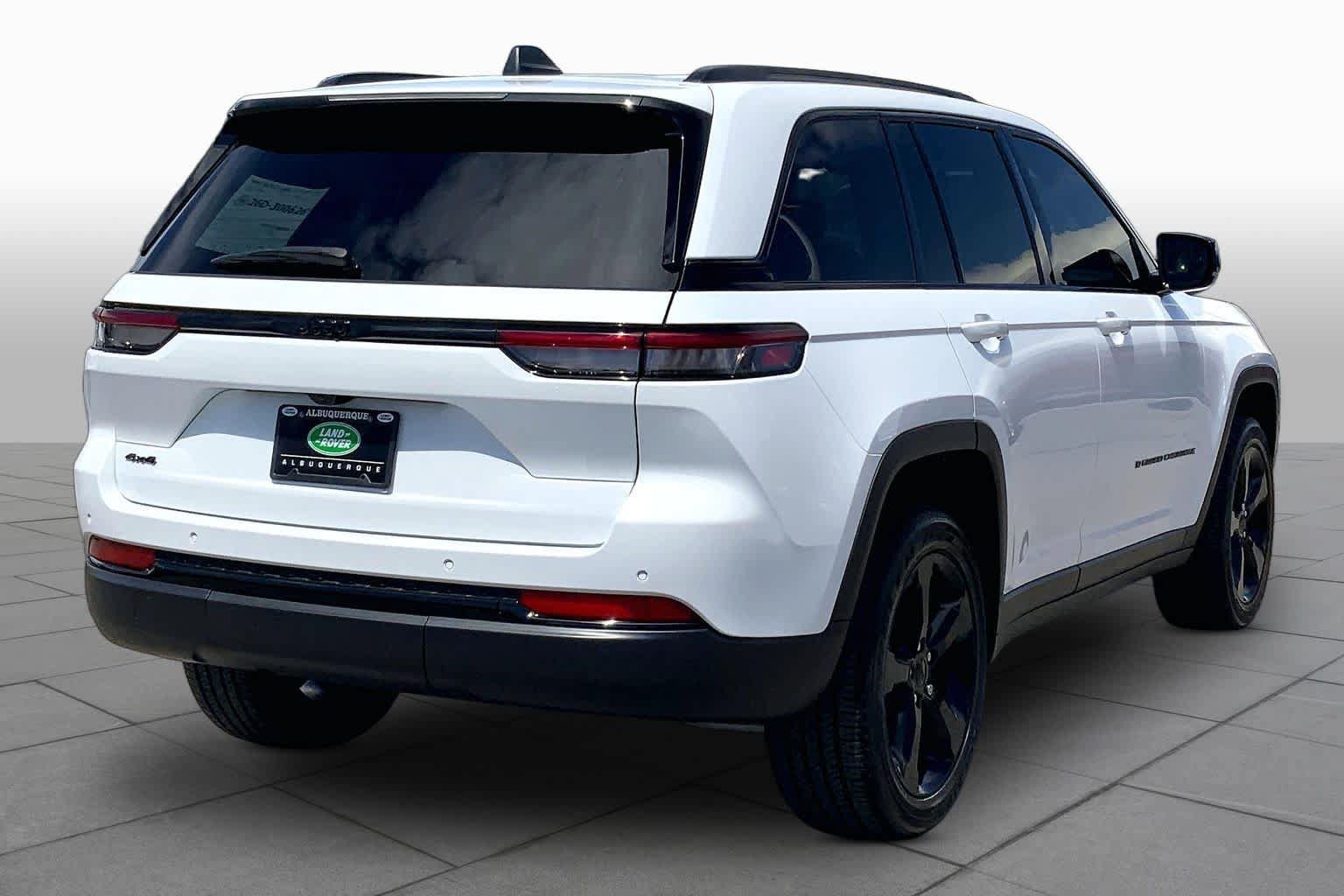 Used 2024 Jeep Grand Cherokee Altitude AWD/4WD image 12
