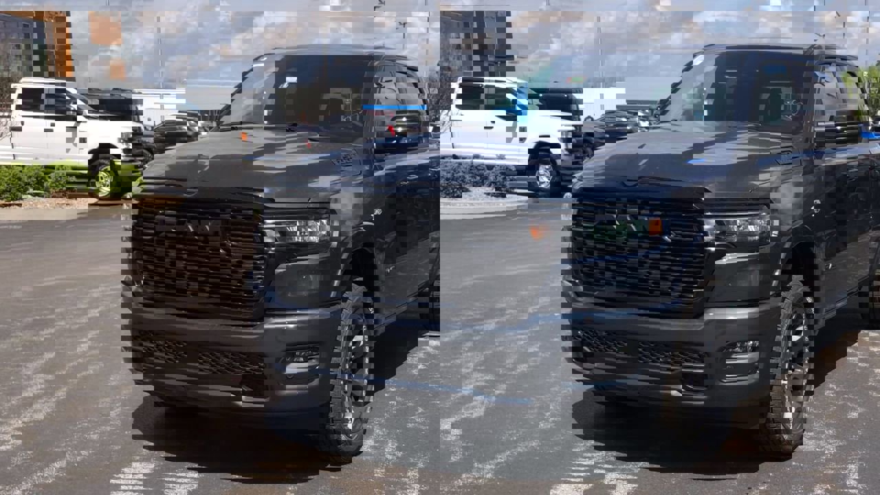 New 2026 RAM 1500 4x4 Crew Cab image 4