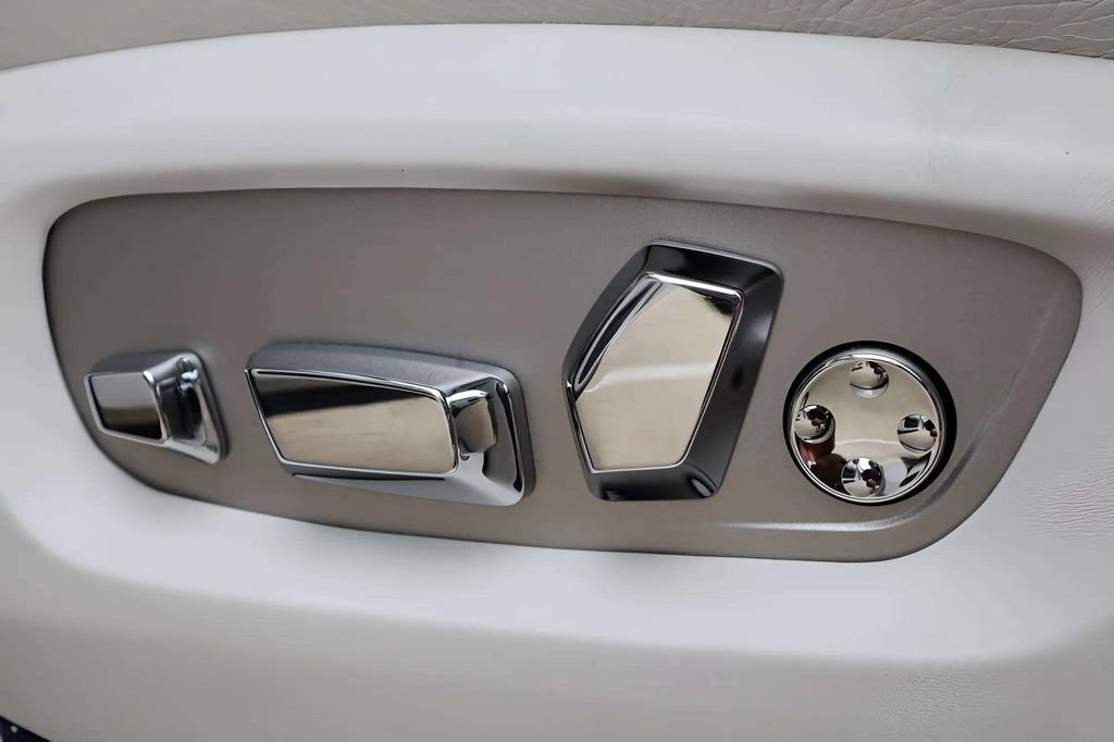 Used 2016 Rolls-Royce Ghost RWD image 17
