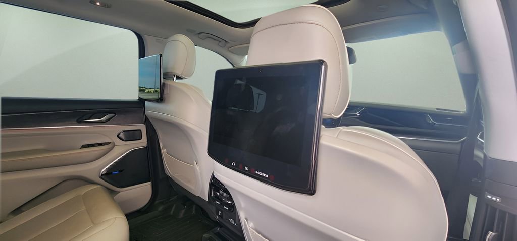 Used 2023 Jeep Grand Cherokee L Overland w/ Rear Seat Video Group I AWD/4WD image 32