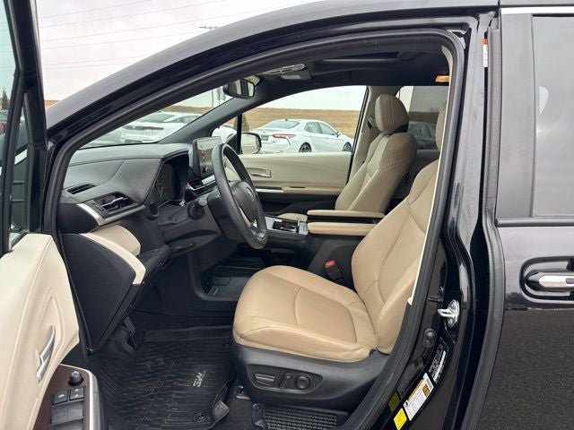 Certified 2024 Toyota Sienna XLE image 24