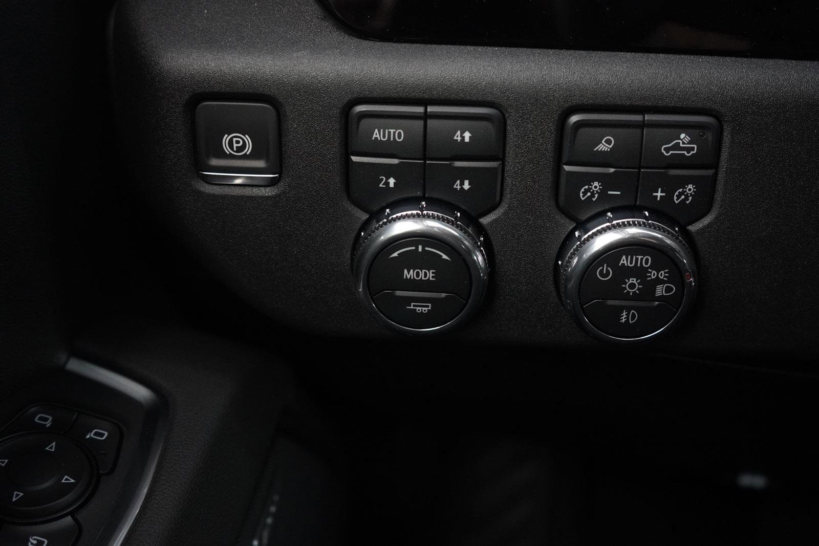 New 2026 GMC Sierra 1500 SLT w/ SLT Convenience Package image 16