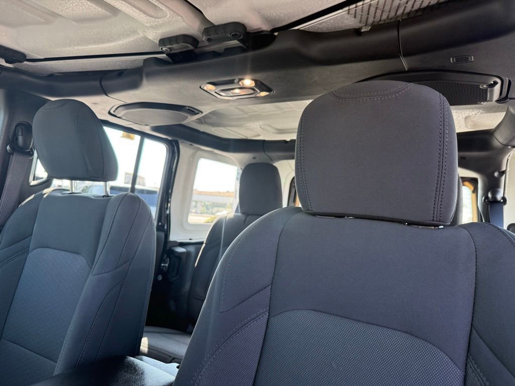 Used 2022 Jeep Wrangler Unlimited Sport image 16