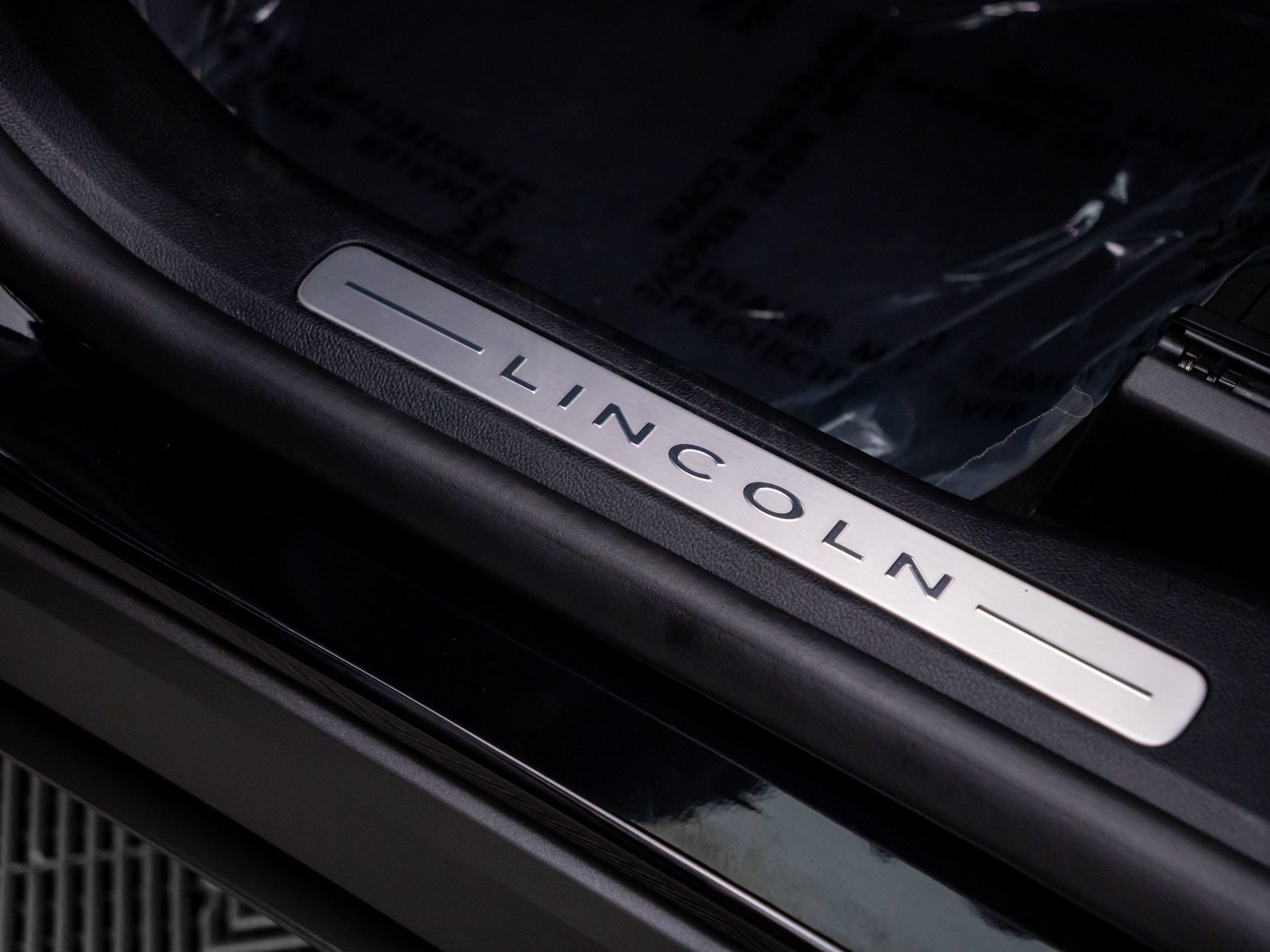 Used 2025 Lincoln Corsair AWD w/ Equipment Group 101A image 16
