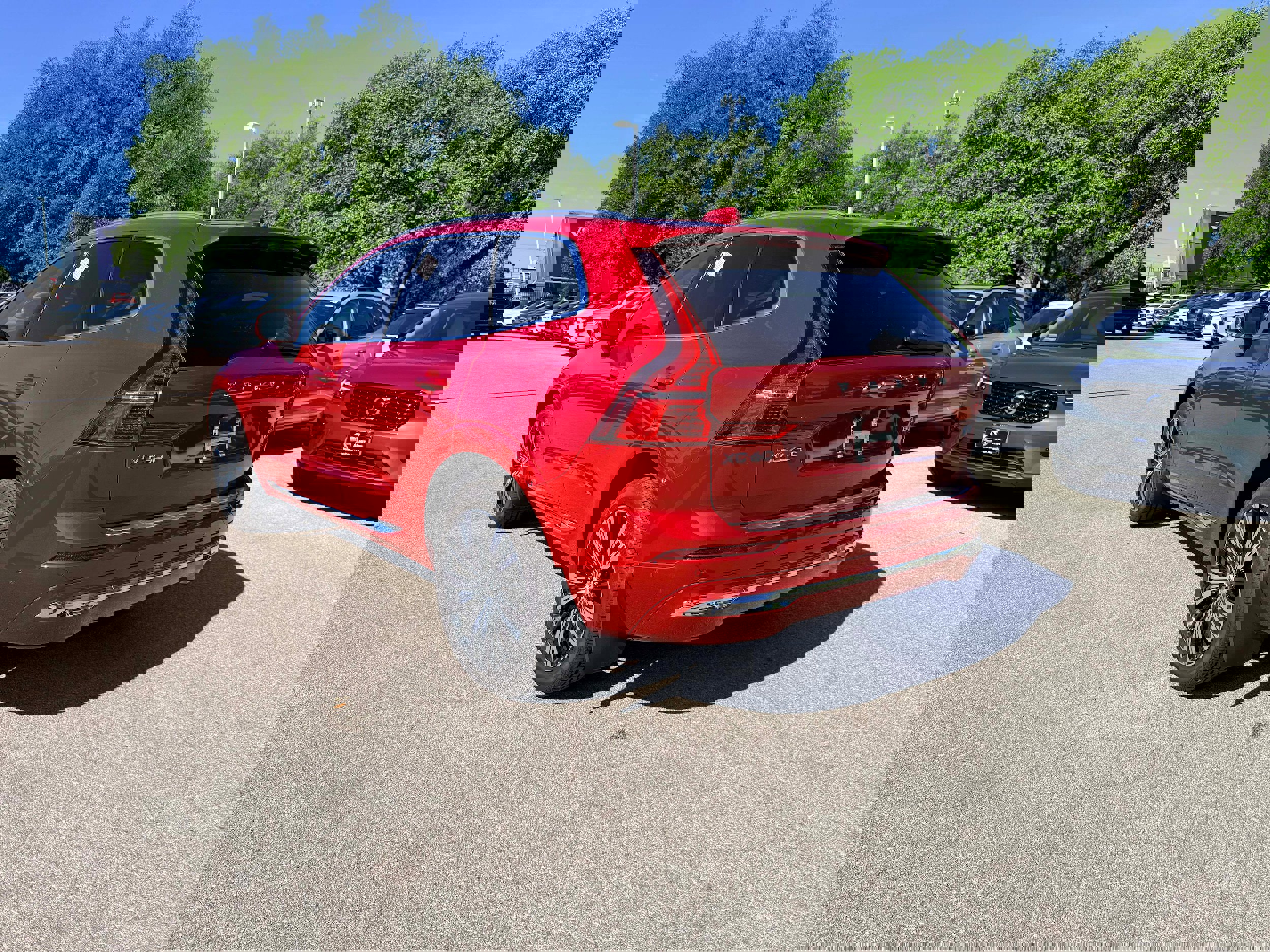 Certified 2023 Volvo XC60 B5 Plus w/ Climate Package image 4