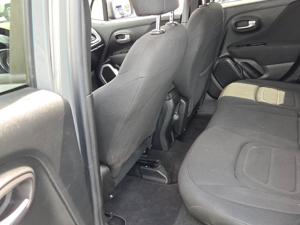 Used 2019 Jeep Renegade Latitude FWD image 5