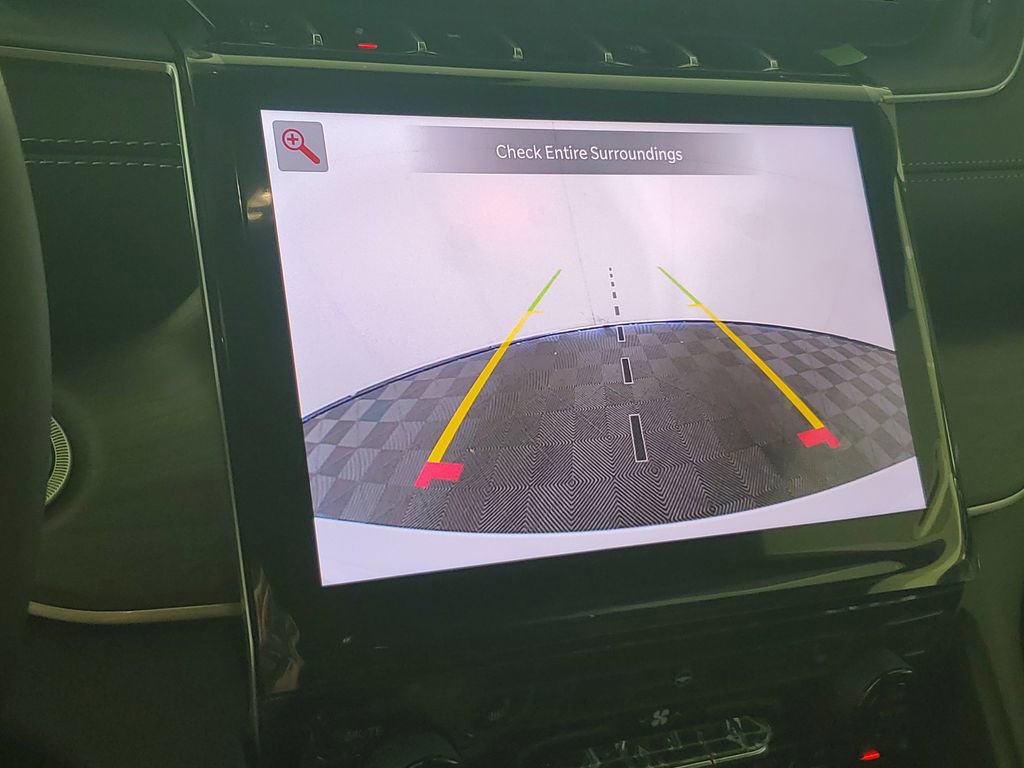 New 2025 Jeep Grand Cherokee Limited w/ Black Appearance Package image 18