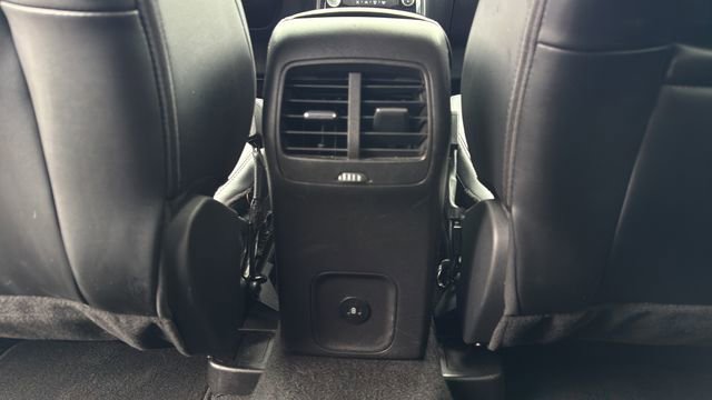 Used 2025 Ford Escape Platinum AWD/4WD image 36