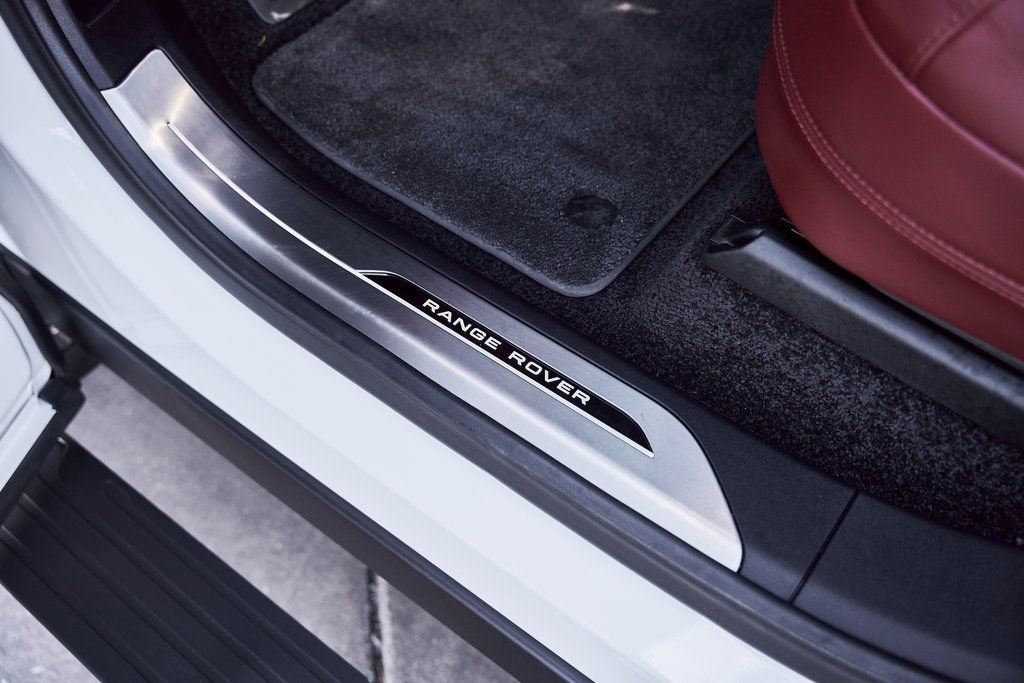 Used 2025 Land Rover Range Rover SE image 35