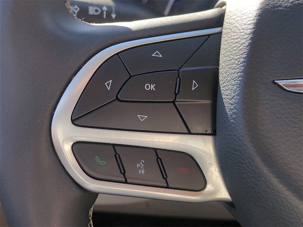 Used 2024 Chrysler Pacifica Touring-L image 27