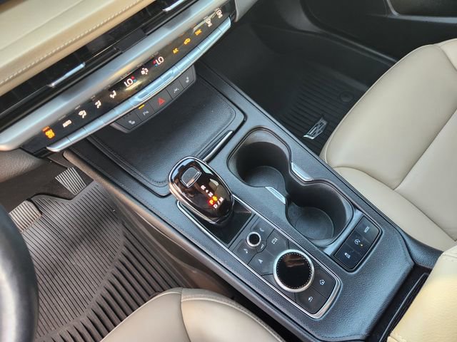 Used 2024 Cadillac XT4 Luxury w/ Cold Weather Package FWD image 19