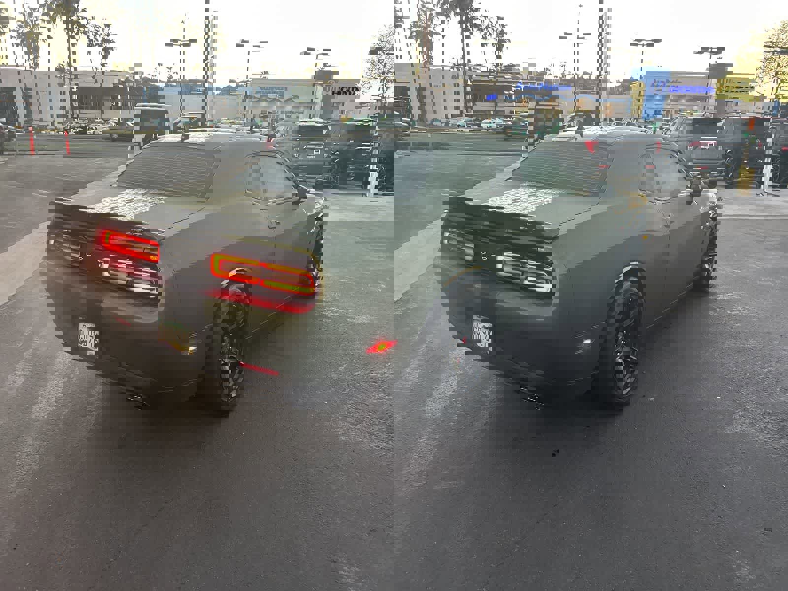 Used 2018 Dodge Challenger SRT w/ Technology Group image 8