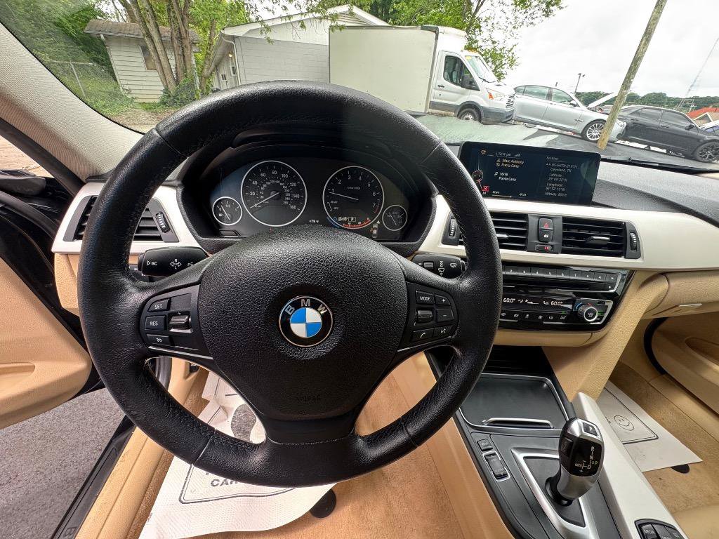 Used 2016 BMW 320i Sedan RWD image 12