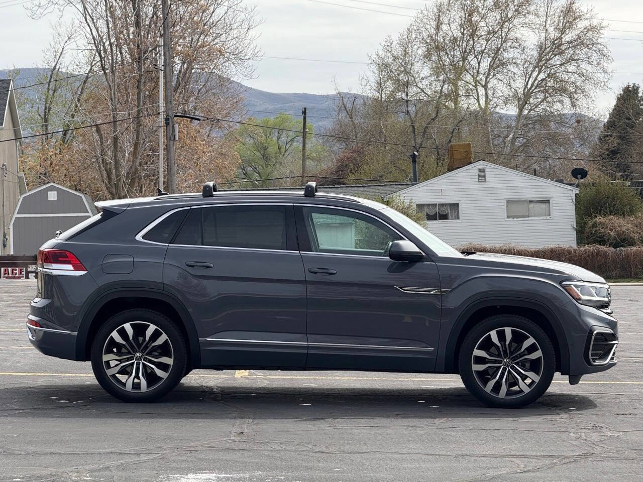 Used 2021 Volkswagen Atlas Cross Sport SEL Premium R-Line image 4