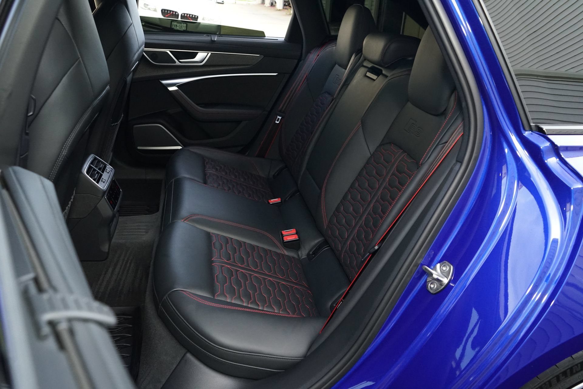 Used 2022 Audi RS 6 AWD/4WD image 31