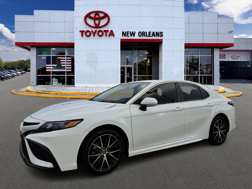 Used 2023 Toyota Camry SE image 1