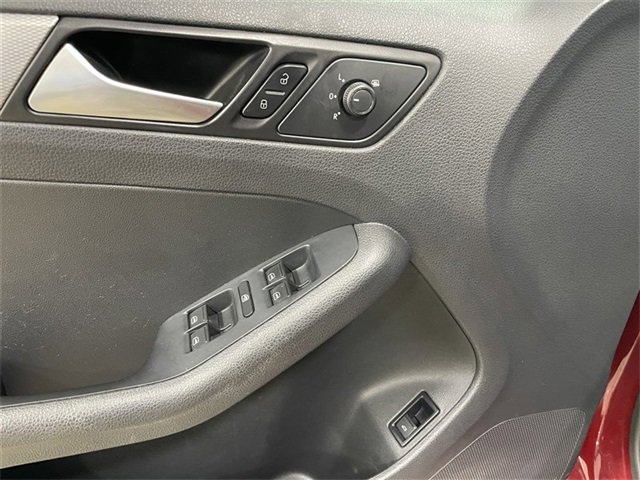 Used 2017 Volkswagen Jetta SE image 11