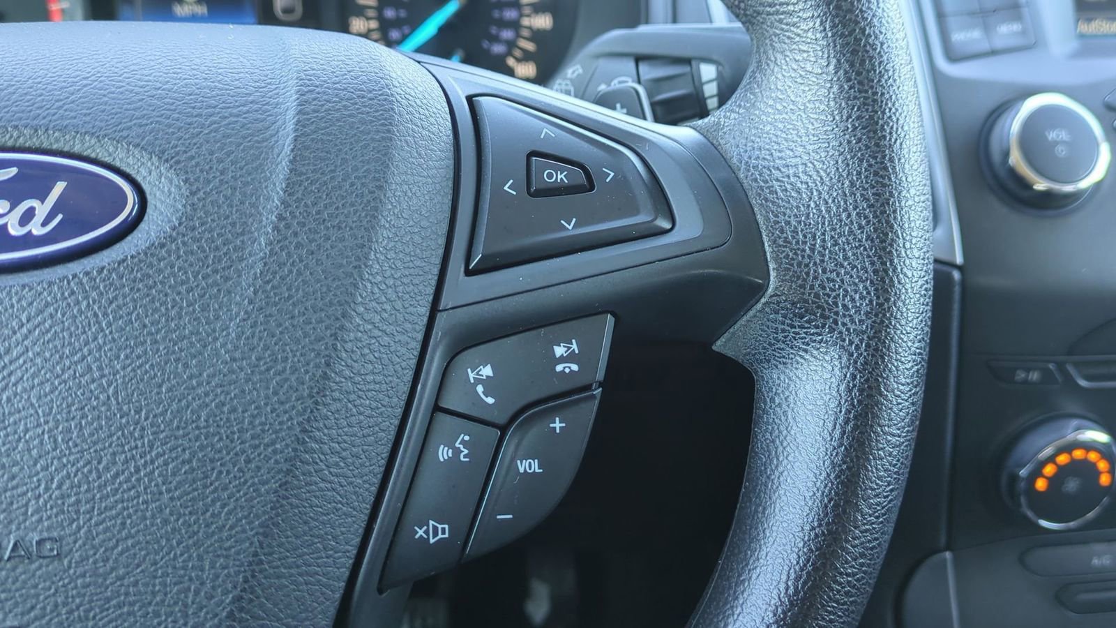 Used 2018 Ford Edge SE image 23