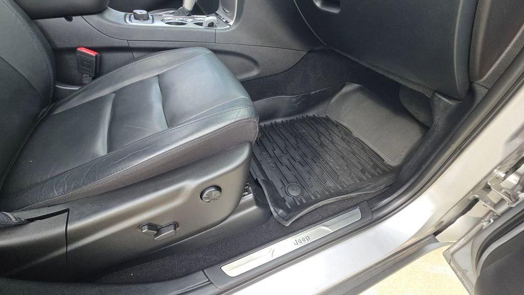 Used 2021 Jeep Grand Cherokee Limited image 13