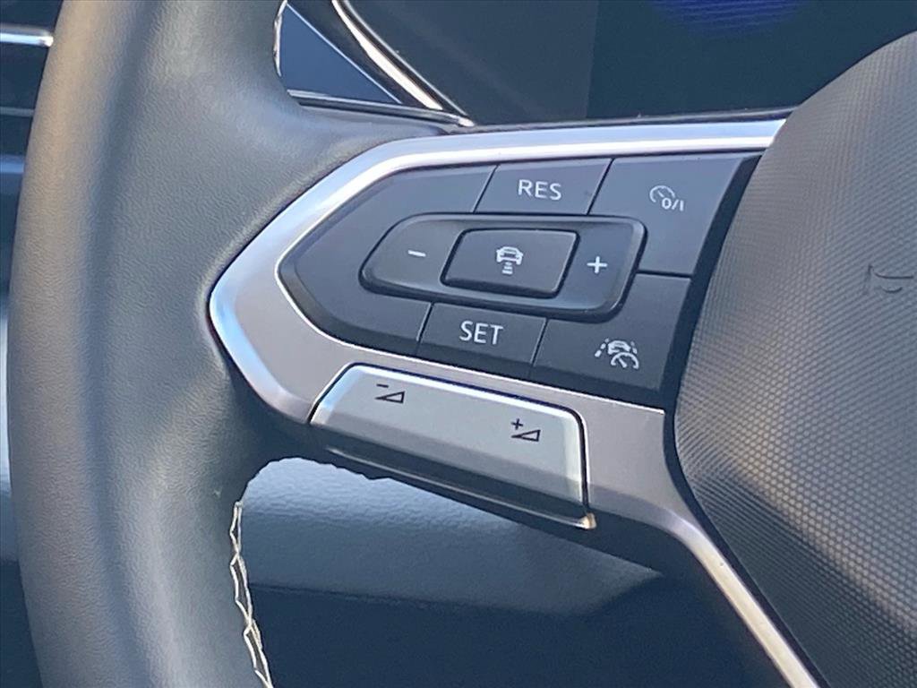 Certified 2023 Volkswagen Taos SE w/ Black Wheel Package image 7