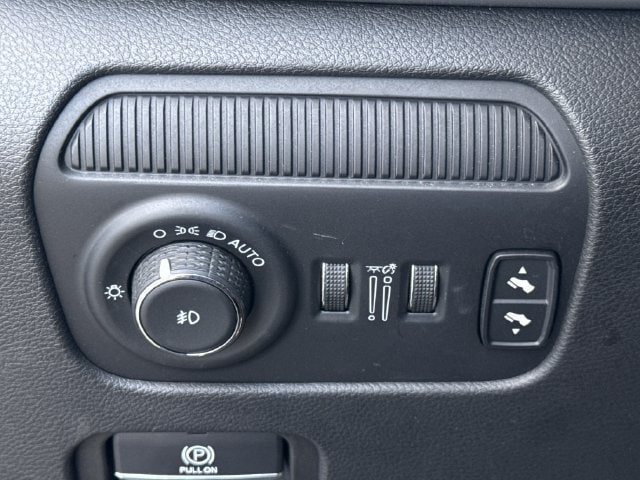 Used 2024 Jeep Wagoneer L Series II w/ Flexible Seating Group RWD image 23