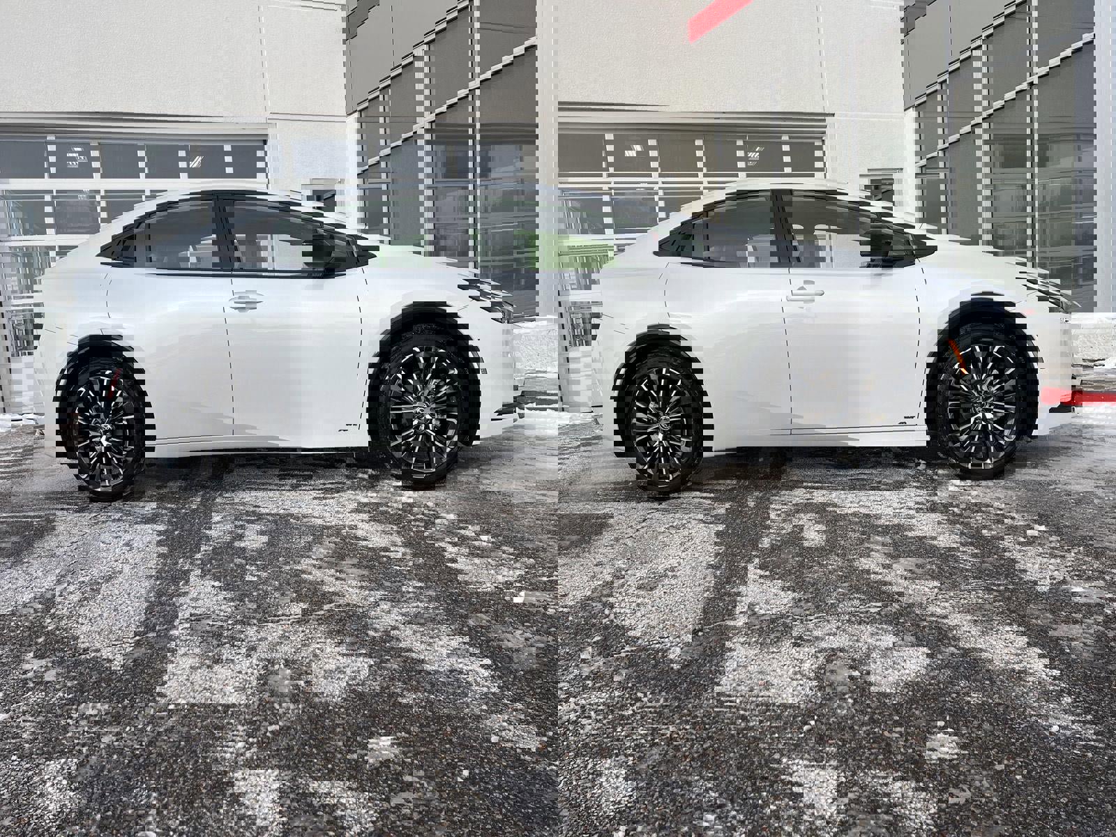 Used 2025 Toyota Prius XLE image 16