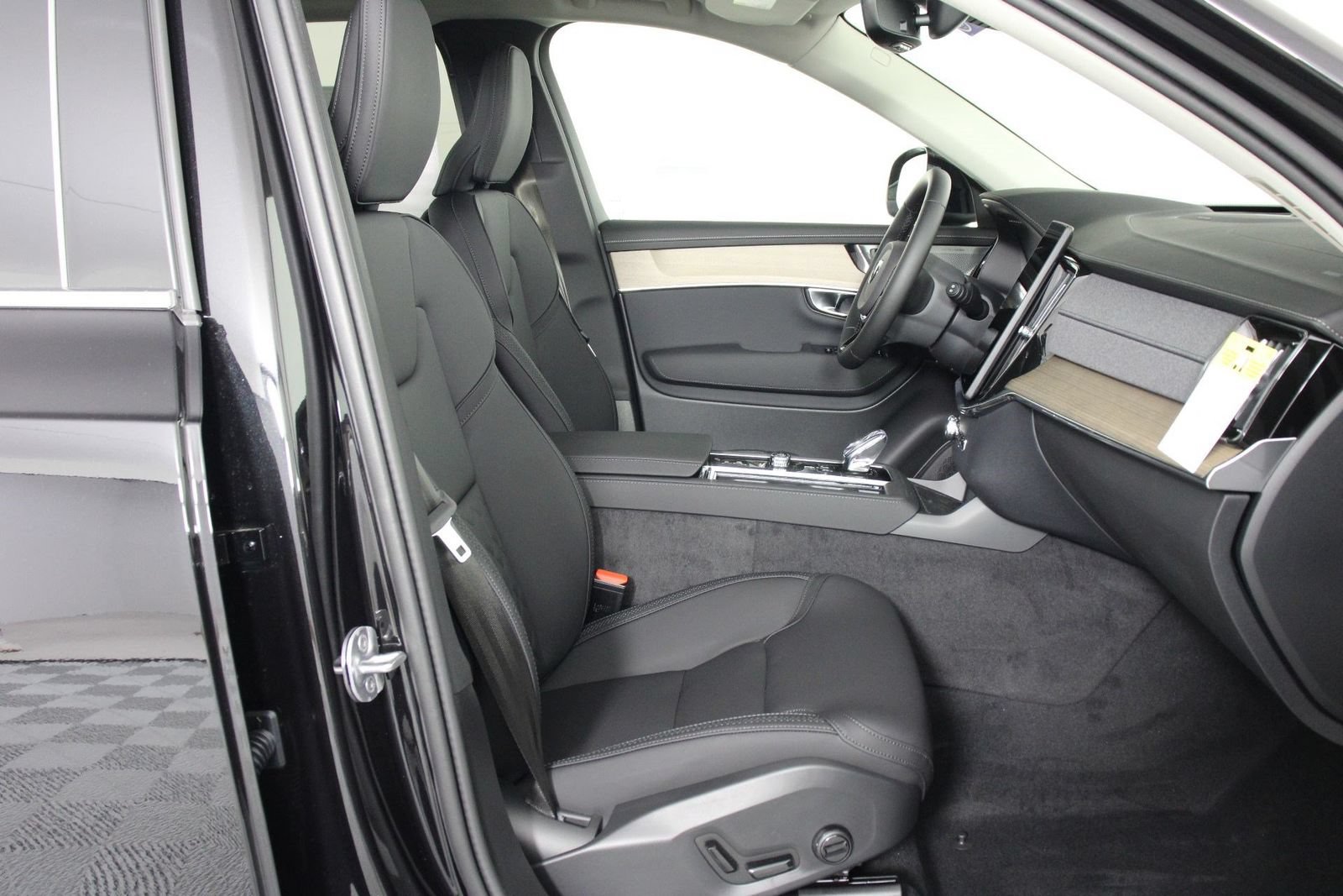 New 2026 Volvo XC90 T8 Plus AWD/4WD image 10