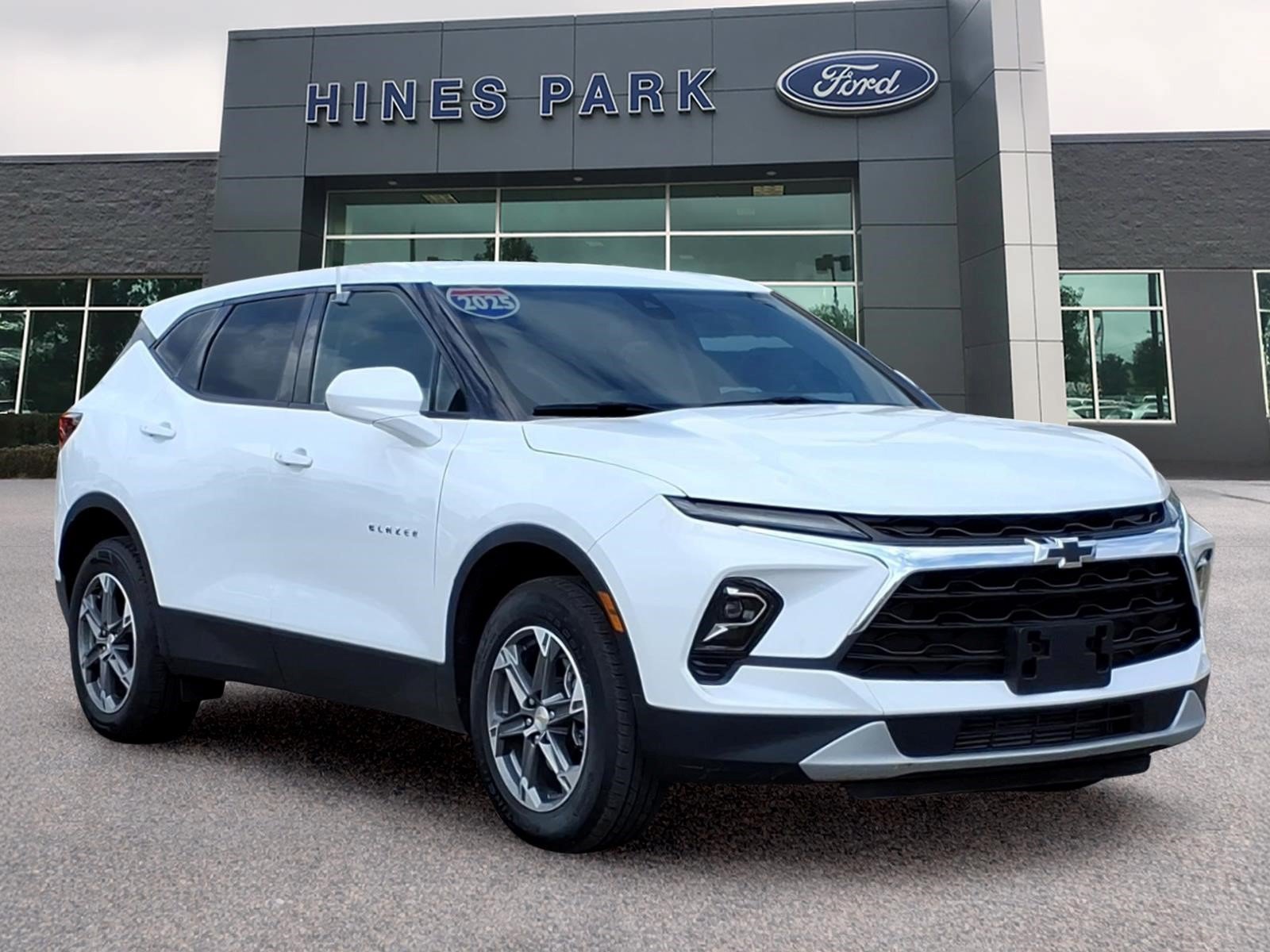 Used 2025 Chevrolet Blazer LT AWD/4WD image 1