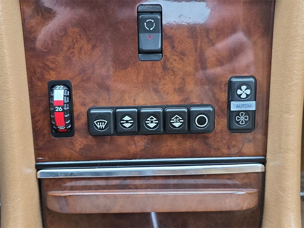 Used 1987 Mercedes-Benz 560 SL image 23