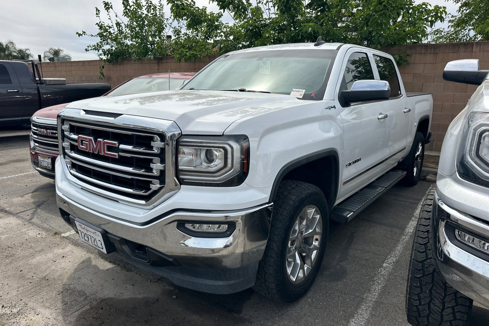 Used 2017 GMC Sierra 1500 SLT w/ SLT Premium Package image 2
