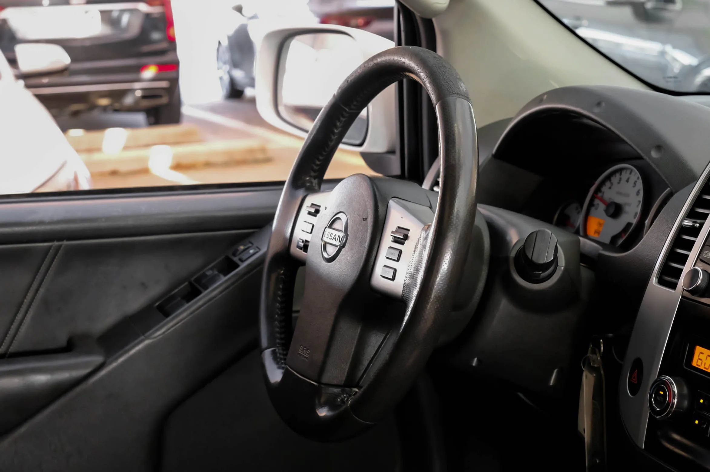 Used 2016 Nissan Frontier PRO-4X w/ Pro-4x Luxury Package AWD/4WD image 15