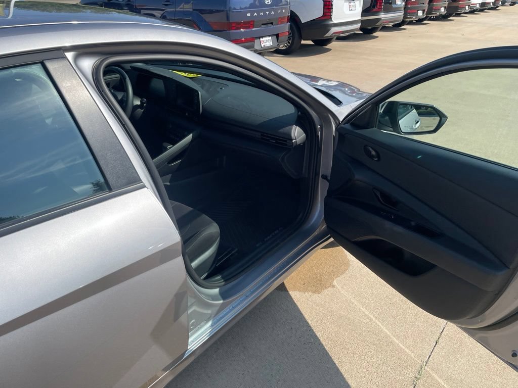 Used 2025 Hyundai Elantra Sport w/ Cargo Package FWD image 17