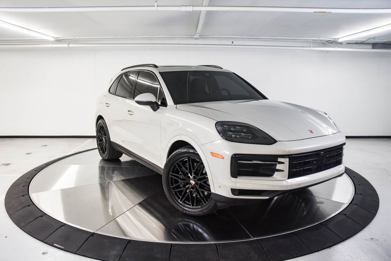 Certified 2025 Porsche Cayenne AWD/4WD image 9